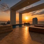 Luxury Duplex With Pool, Sunset Views, & Comfort