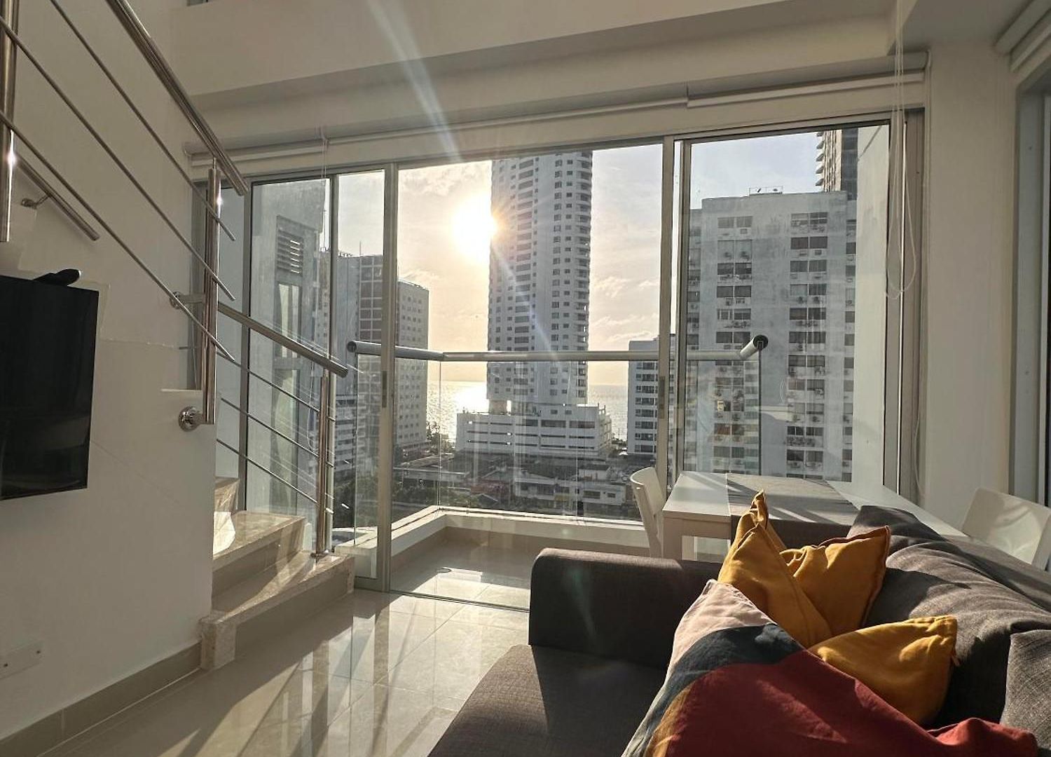 Luxury Duplex With Pool, Sunset Views, & Comfort *