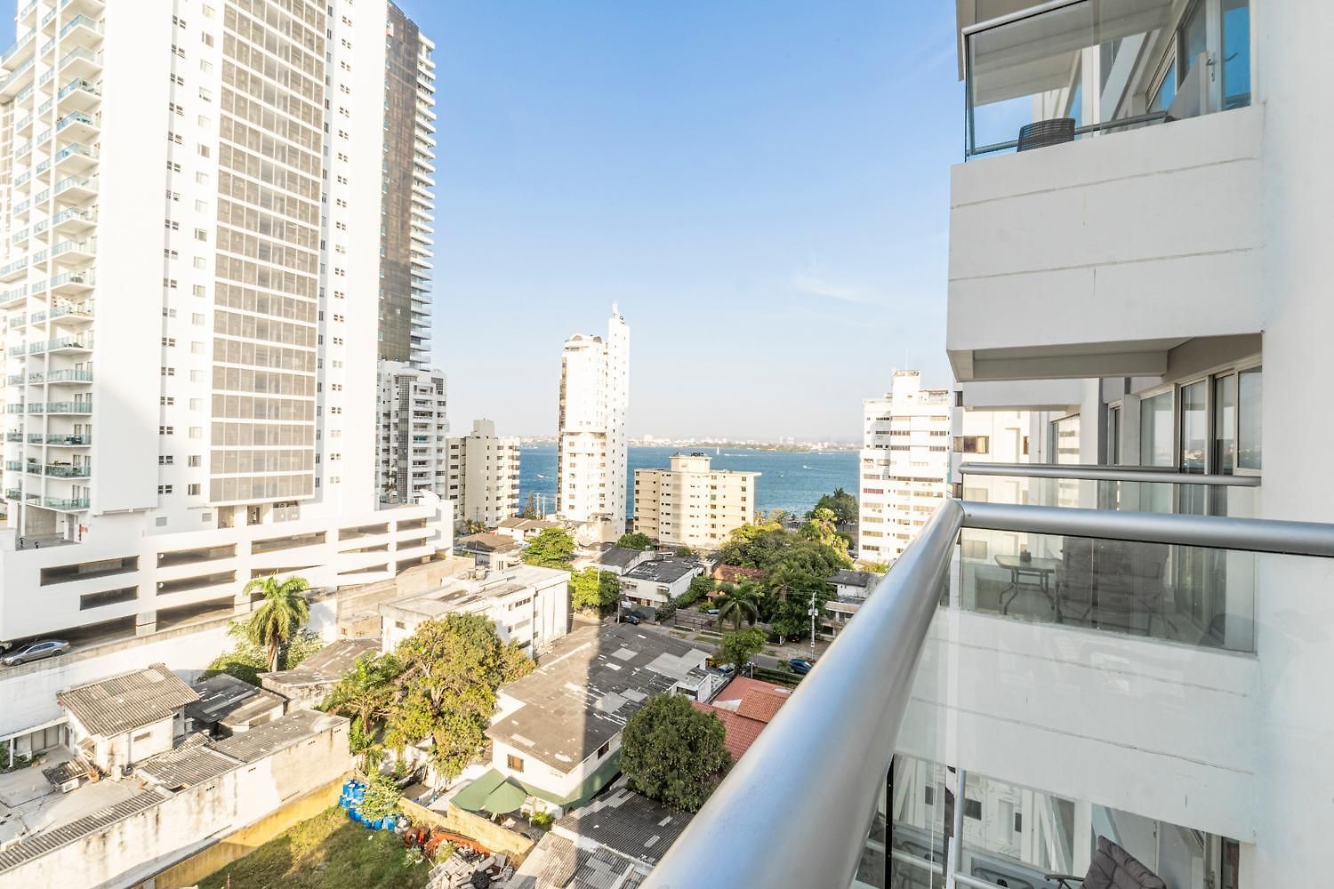 Luxury Duplex With Pool, Sunset Views, & Comfort *
