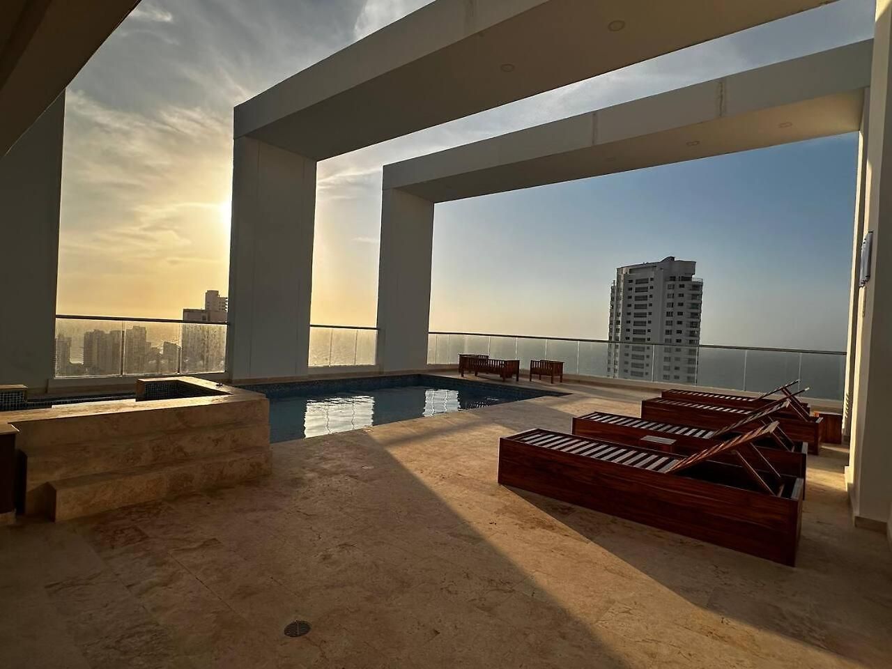 Luxury Duplex With Pool, Sunset Views, & Comfort Cartagena