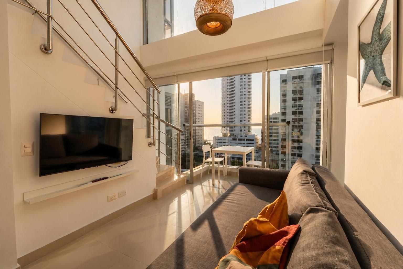Luxury Duplex With Pool, Sunset Views, & Comfort Apartamento